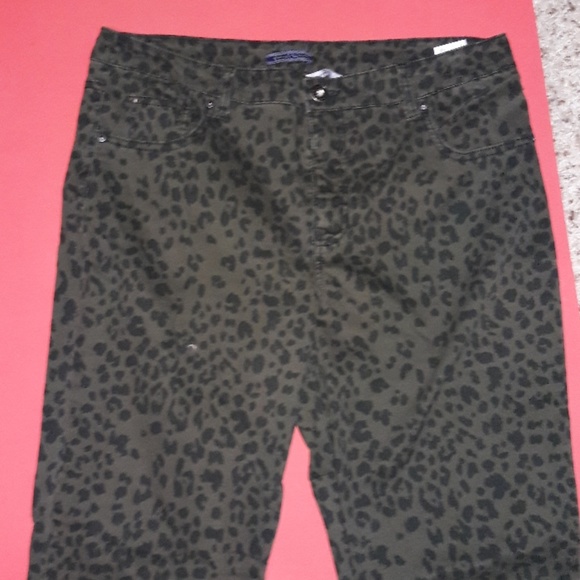 Bandolino Leopard Jeans - Picture 2 of 3